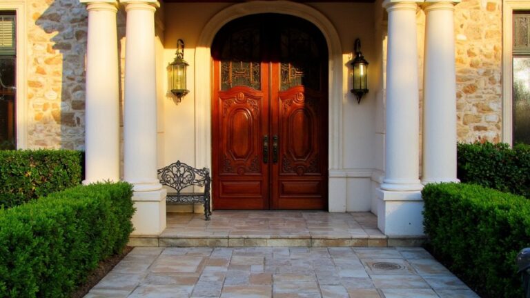 21 Elegant Luxury House Entrance Designs For A Grand First Impression elegant luxury house entrances